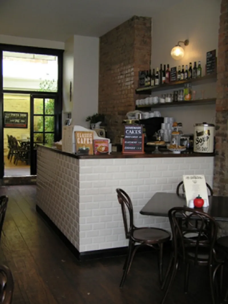 Bar at Belsize Cafe, R711 (photo 2)