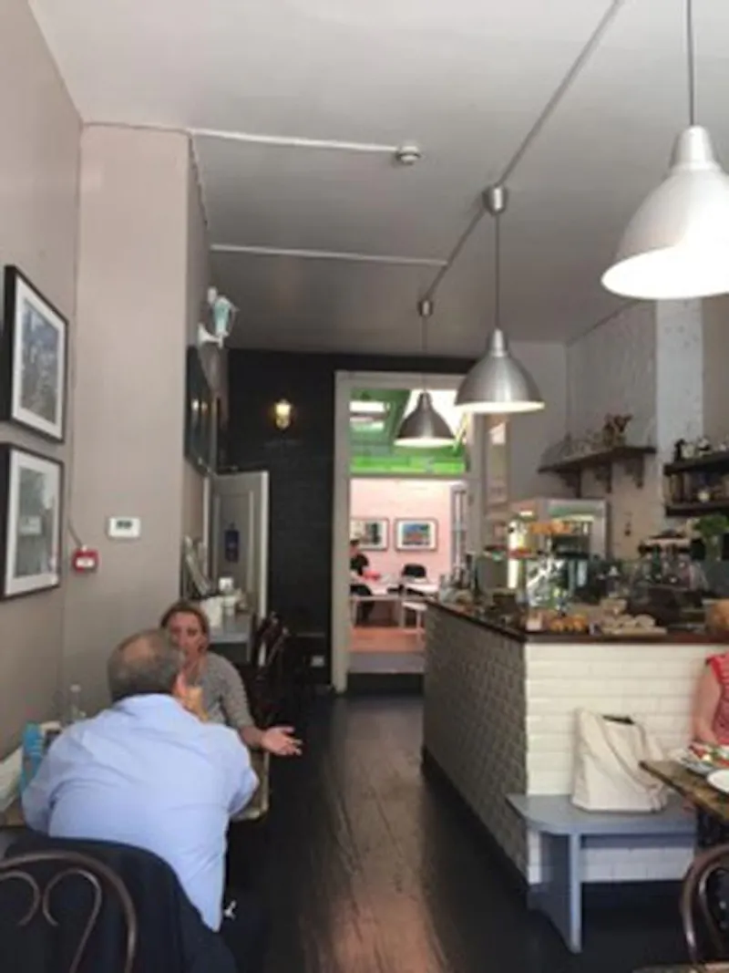 Belsize Cafe, R711 (photo 3)