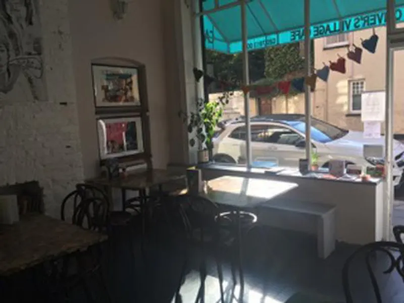 Belsize Cafe, R711 (photo 5)