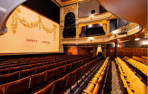 Historic Piccadilly theatre, P569