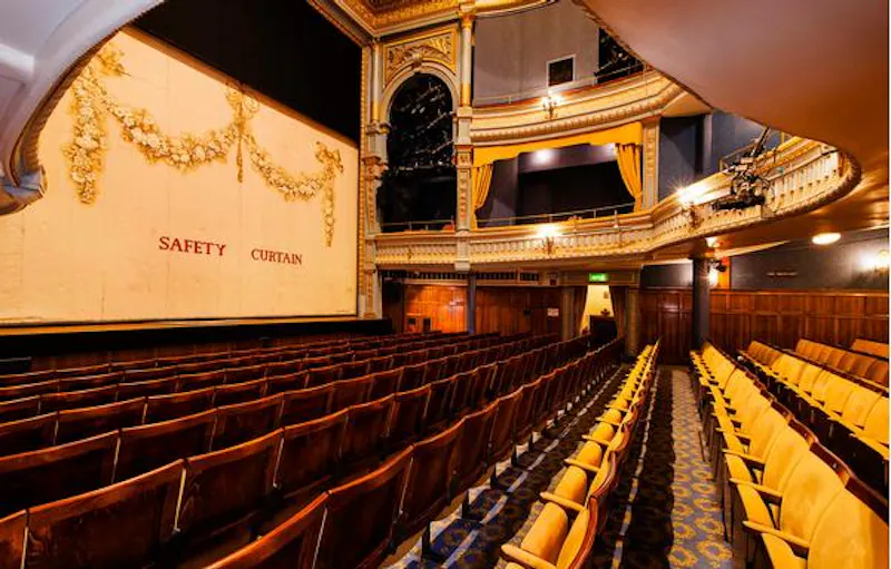 Stage at Historic Piccadilly theatre, P569 (photo 2)