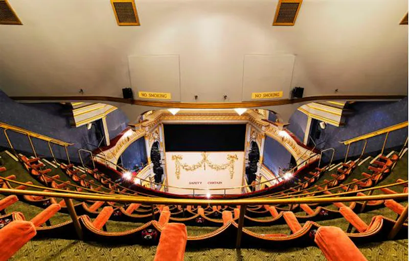 Historic Piccadilly theatre, P569 (photo 6)