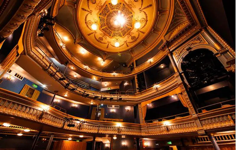 Historic Piccadilly theatre, P569 (photo 18)