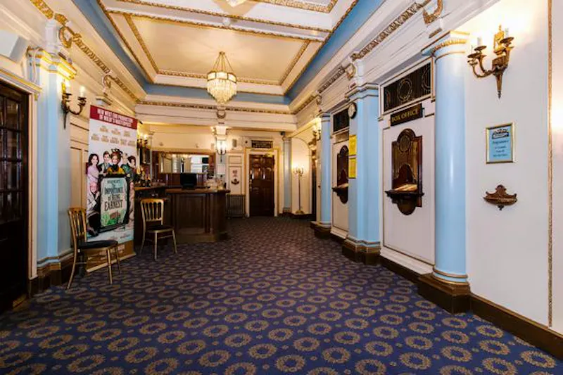 Historic Piccadilly theatre, P569 (photo 19)
