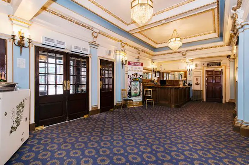Historic Piccadilly theatre, P569 (photo 21)