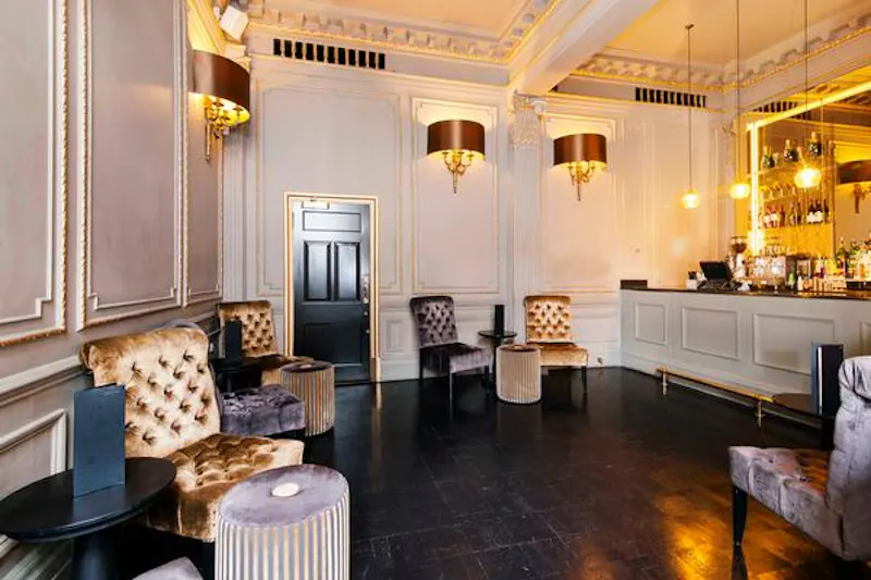 Historic Piccadilly theatre, P569 (photo 28)