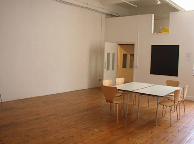 Victoria Park studio, P342 (photo 2)