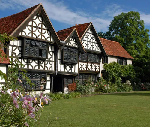 Surrey Hills listed manor house, M68