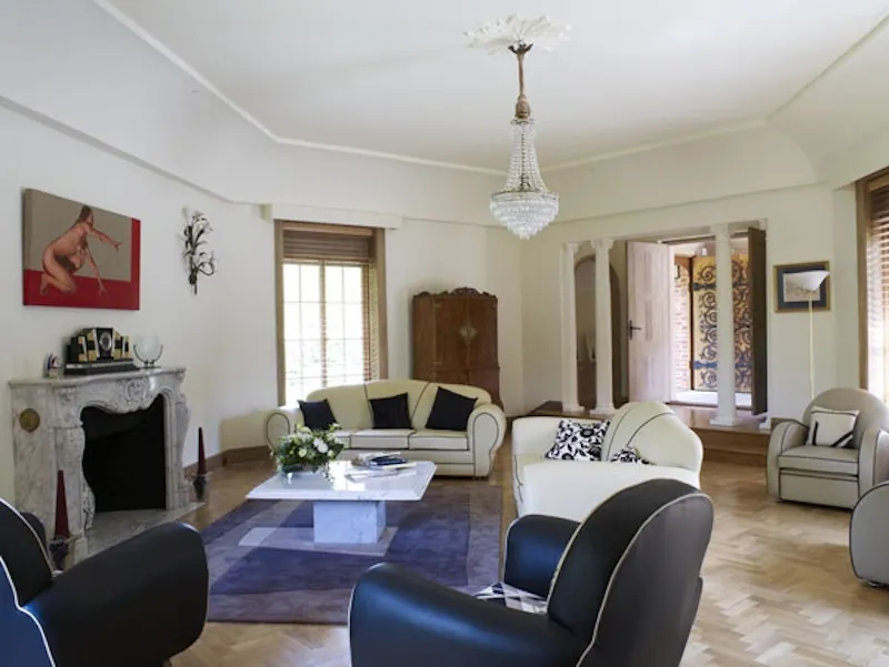 Drawing room at Surrey Hills listed manor house, M68 (photo 4)