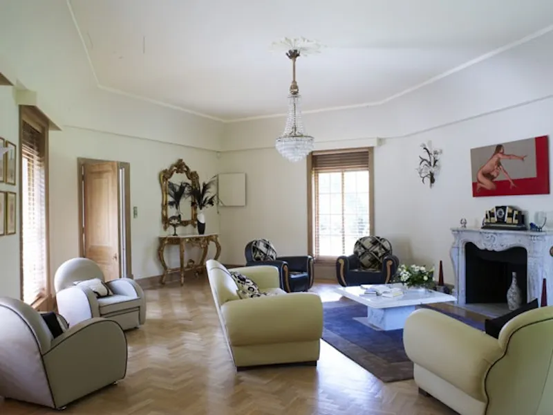 Surrey Hills listed manor house, M68 (photo 5)