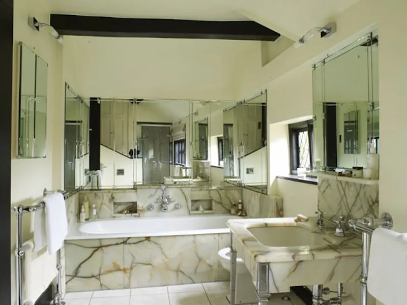 Bathroom at Surrey Hills listed manor house, M68 (photo 18)