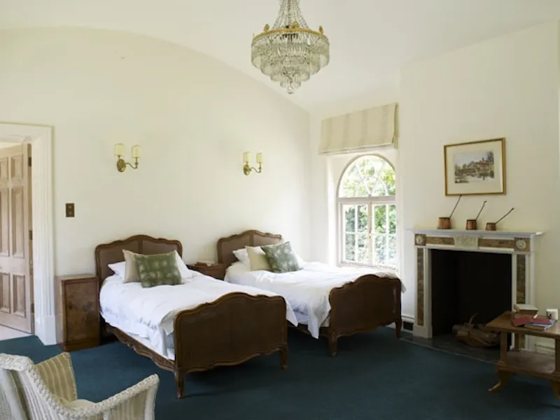 Surrey Hills listed manor house, M68 (photo 22)