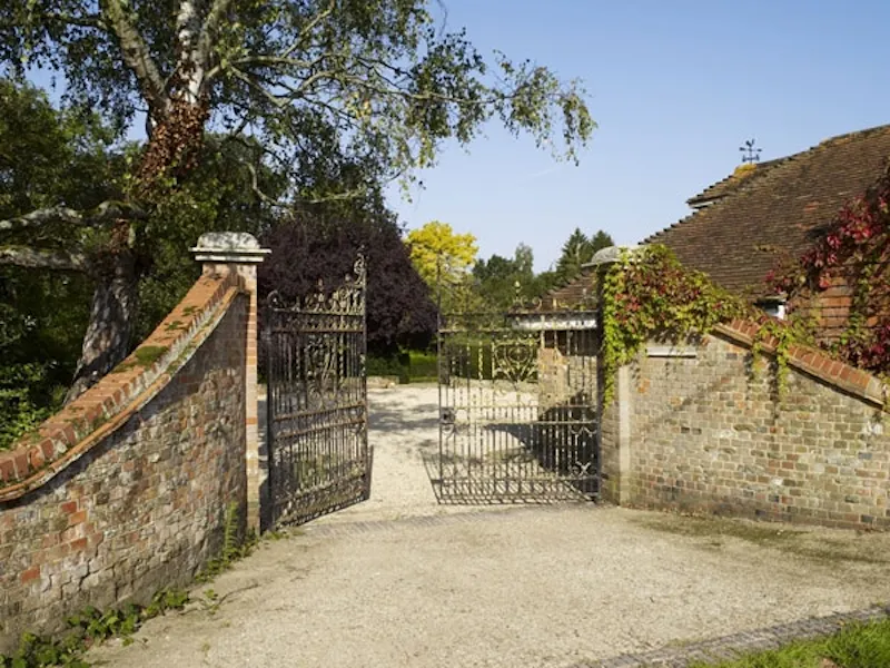 Driveway at Surrey Hills listed manor house, M68 (photo 25)