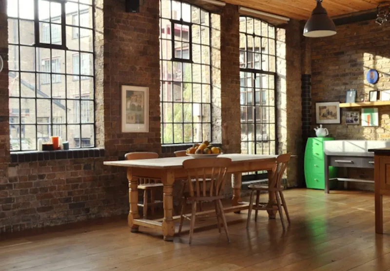 Dining room at Classic Hoxton loft apartment, F900 (photo 5)
