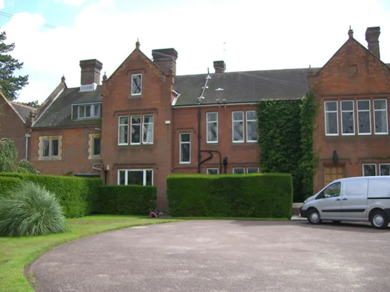 Driveway at Large period home in Northfields, E316 (photo 2)