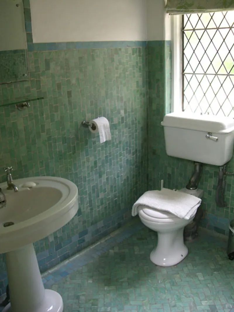 Bathroom at Large period home in Northfields, E316 (photo 10)