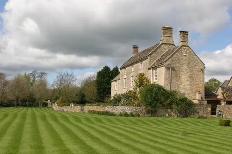 Garden at Traditional Burford farmhouse, L583 (photo 14)