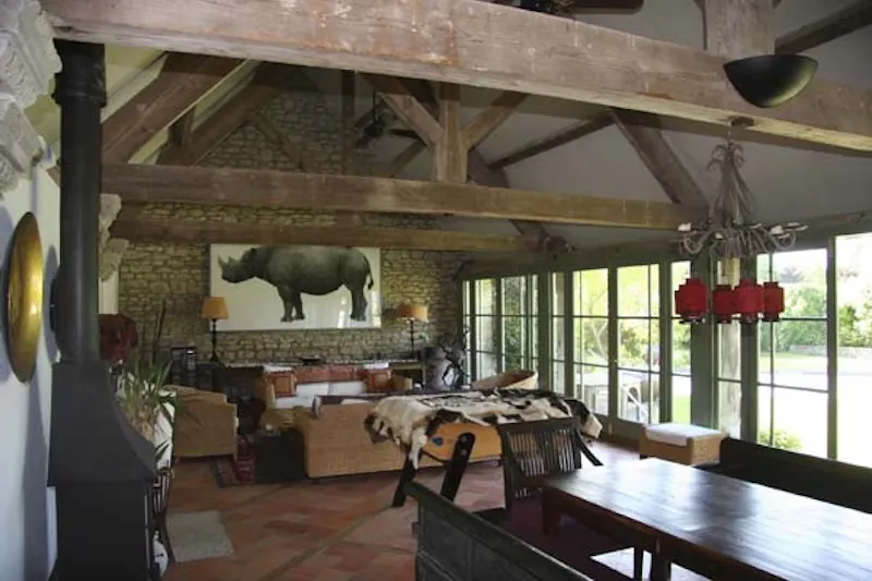 Beams at Traditional Burford farmhouse, L583 (photo 2)