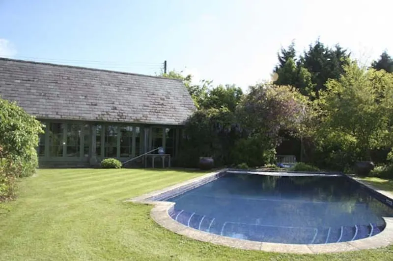 Garden at Traditional Burford farmhouse, L583 (photo 16)