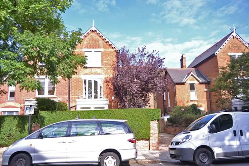 Victorian family house in Acton, B1038 (photo 1)