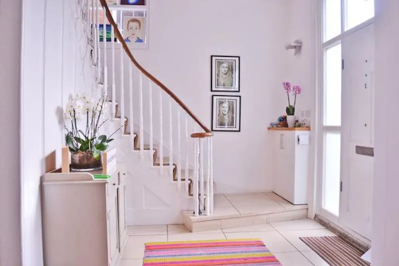 Entrance hall at Victorian family house in Acton, B1038 (photo 2)