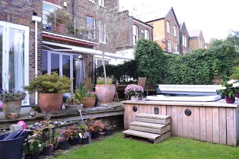 Victorian family house in Acton, B1038 (photo 30)