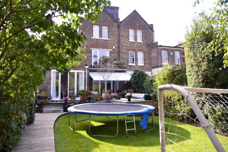 Victorian family house in Acton, B1038 (photo 34)