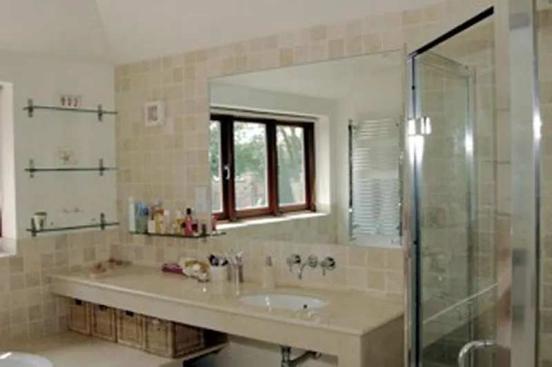 Bathroom at Modern Mortlake house, D1880 (photo 21)