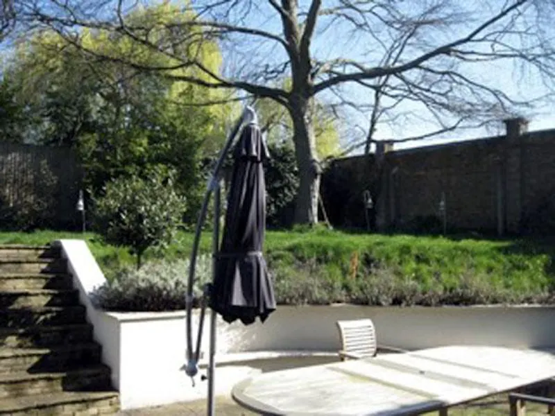 Modern Mortlake house, D1880 (photo 26)