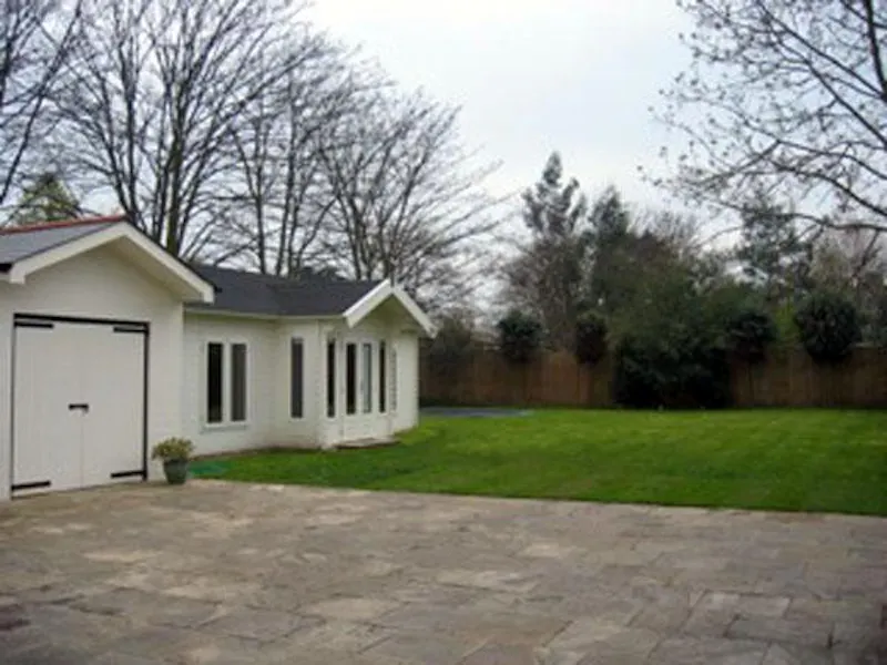 Garage at Modern Mortlake house, D1880 (photo 29)