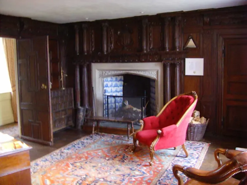 Haywards Heath Elizabethan house, H106 (photo 15)