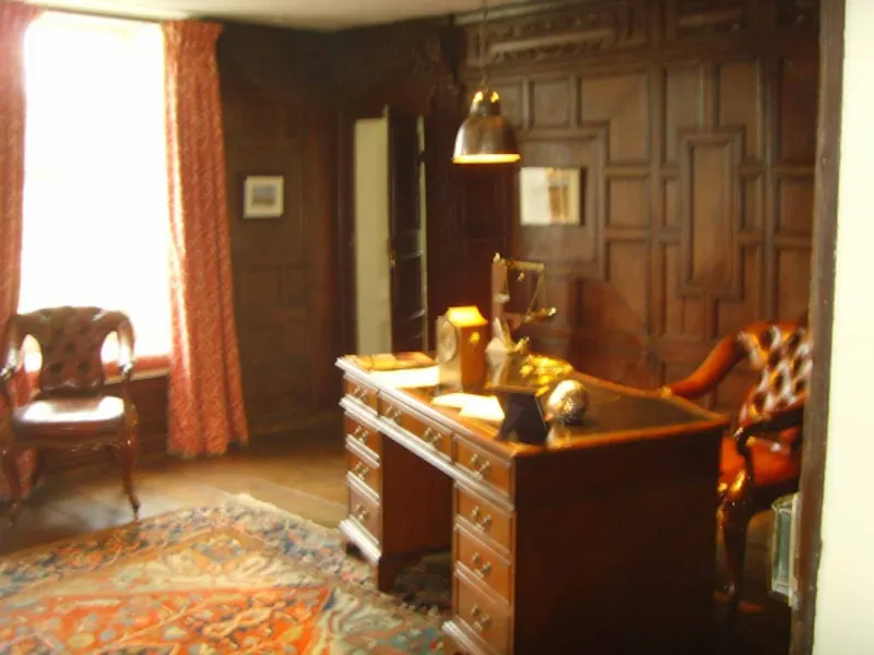 Study at Haywards Heath Elizabethan house, H106 (photo 17)