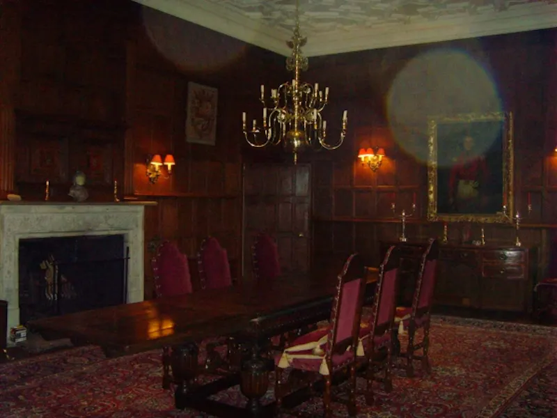 Dining room at Haywards Heath Elizabethan house, H106 (photo 21)