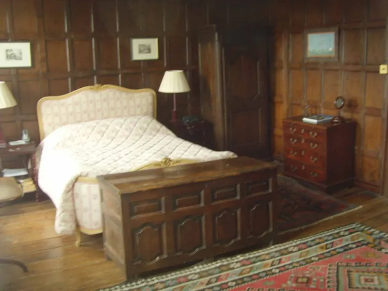 Bedroom at Haywards Heath Elizabethan house, H106 (photo 29)