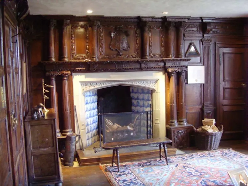 Panelling at Haywards Heath Elizabethan house, H106 (photo 33)