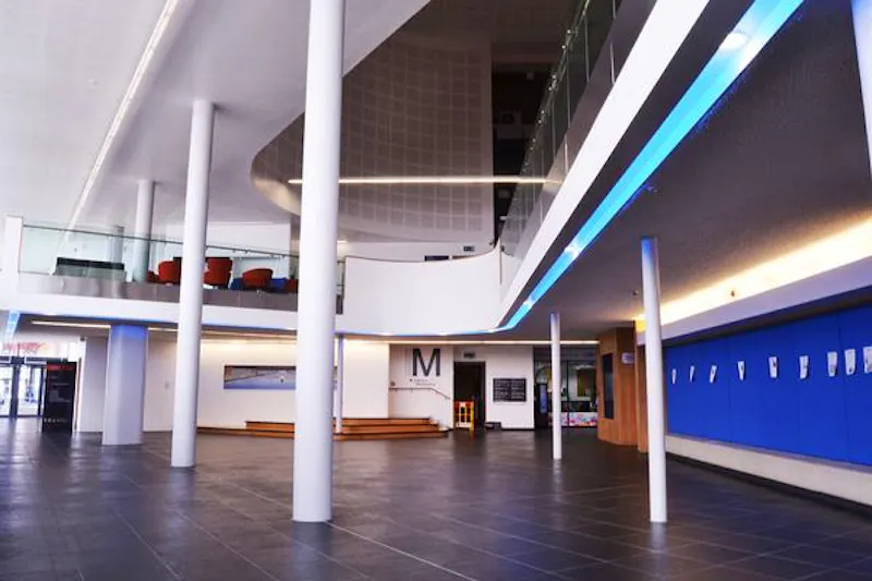 Entrance hall at University buildings in Hatfield, J170 (photo 3)