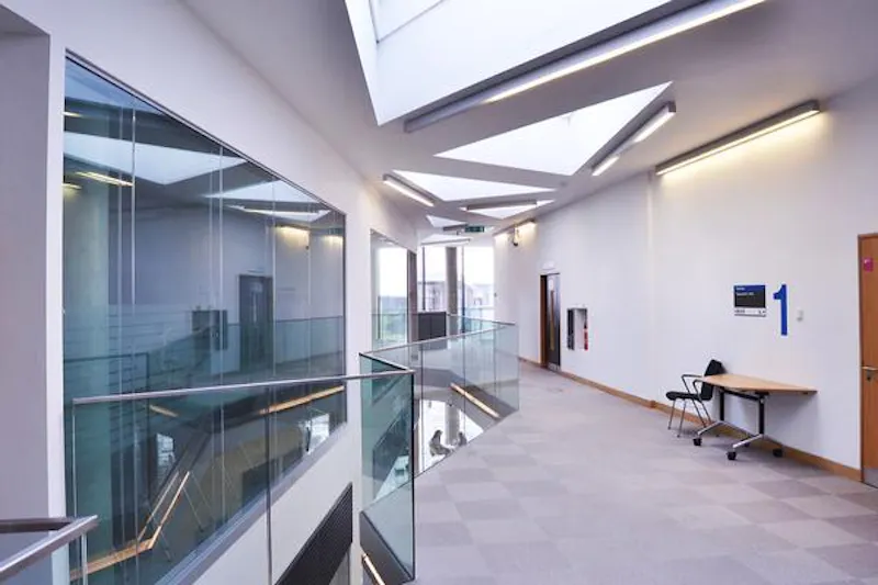 Glass at University buildings in Hatfield, J170 (photo 42)