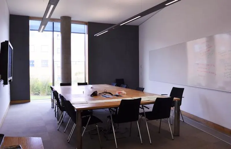 Boardroom at University buildings in Hatfield, J170 (photo 54)