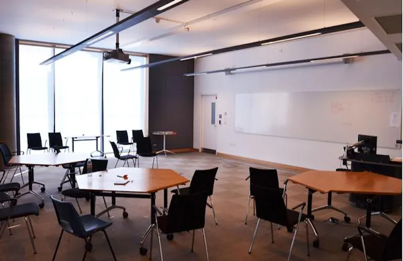 Classroom at University buildings in Hatfield, J170 (photo 57)