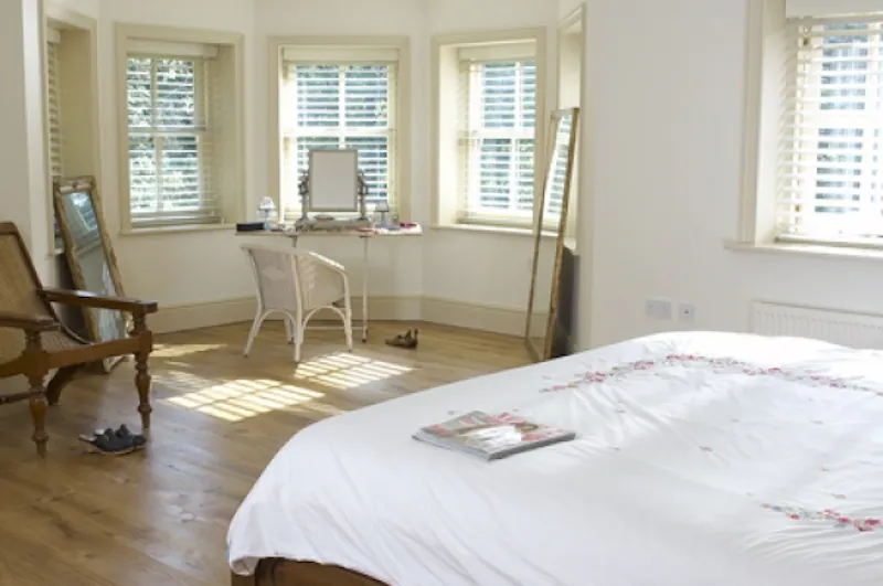 Bedroom at Salisbury woodland house, D1905 (photo 6)