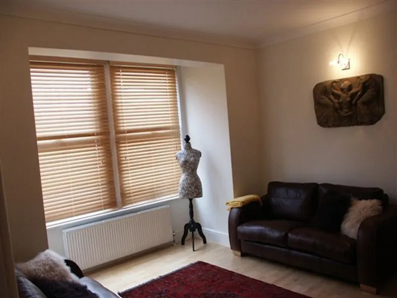 Living Room at Film location B1383 in London (photo 3)