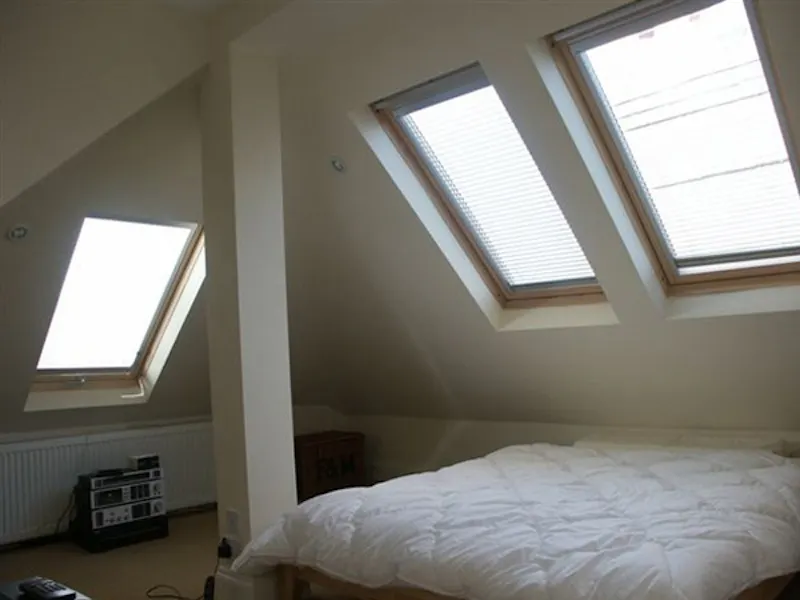 Attic at Film location B1383 in London (photo 6)