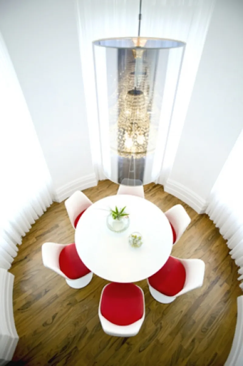 Dining room at Minimal Cheshire apartment, K272 (photo 2)
