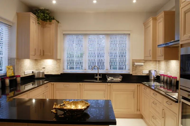 Kitchen at Beautiful Bedford Park house, B1391 (photo 7)