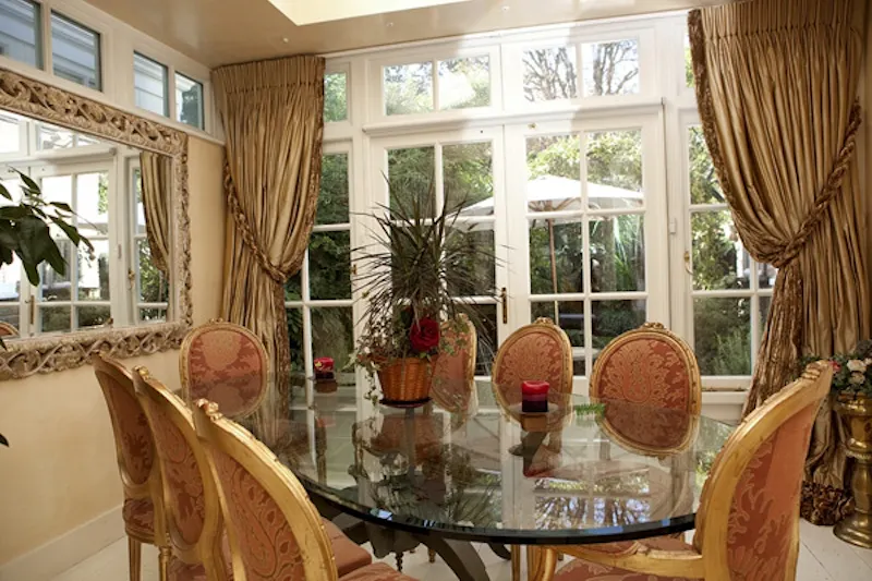 Dining room at Beautiful Bedford Park house, B1391 (photo 10)