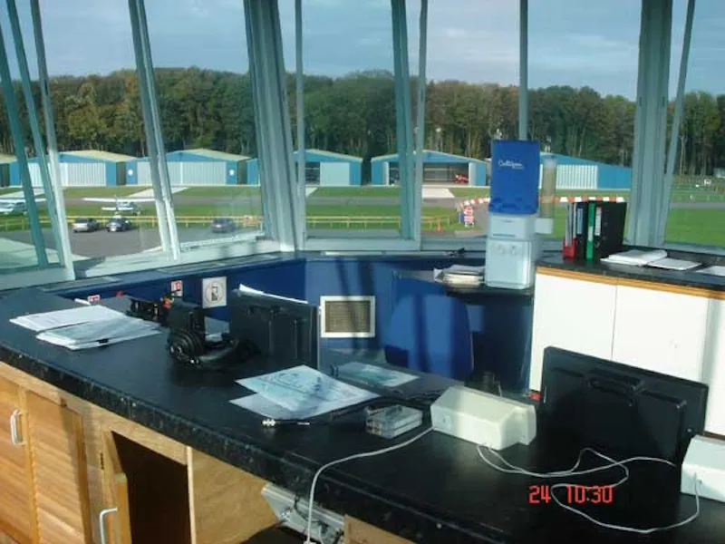 Study at Small airport in Kemble, P562 (photo 1)