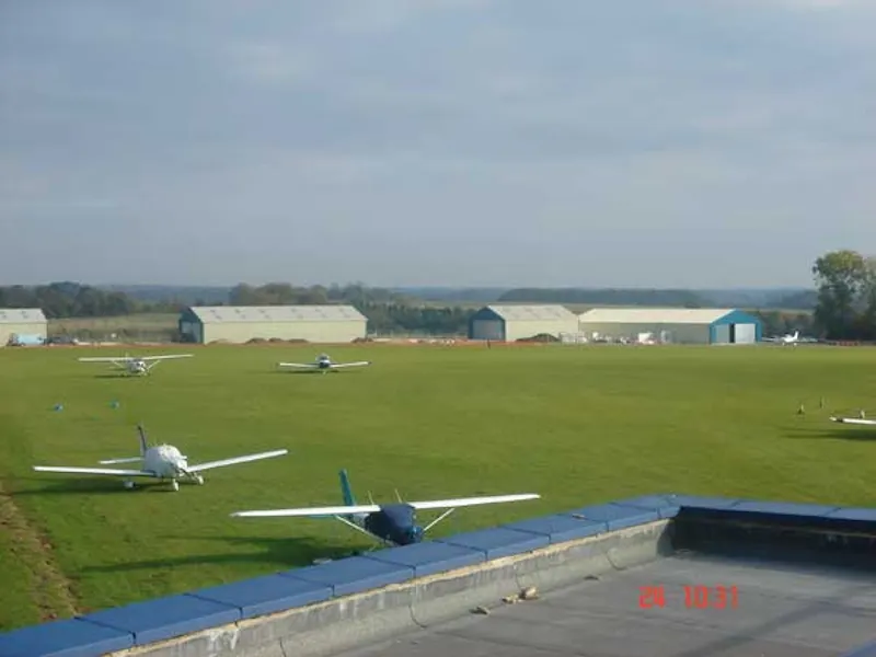Small airport in Kemble, P562 (photo 4)
