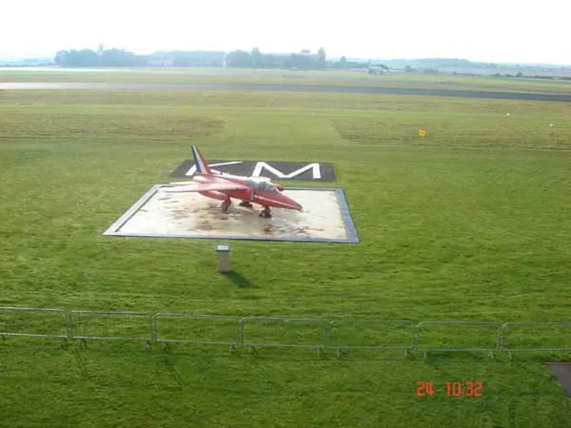 Small airport in Kemble, P562 (photo 5)