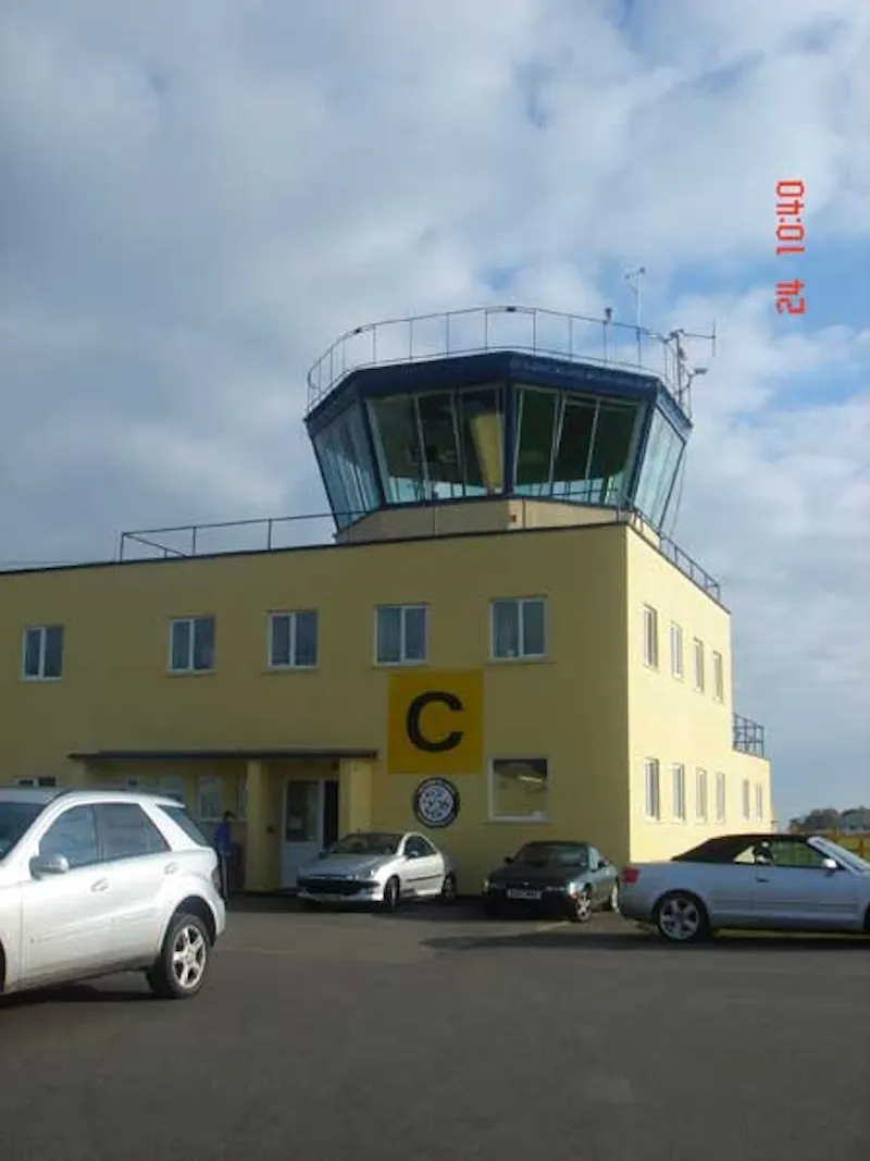 Small airport in Kemble, P562 (photo 7)