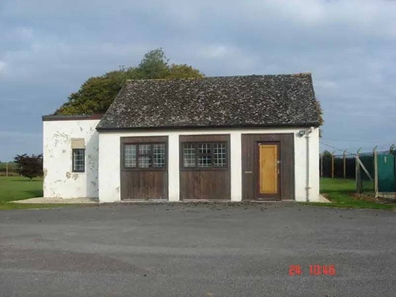 Small airport in Kemble, P562 (photo 11)